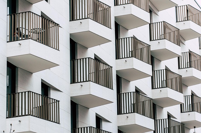 multi unit building property manager